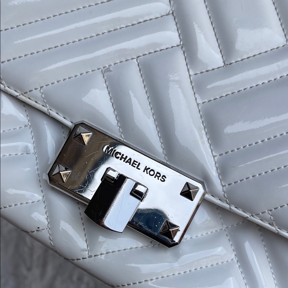 Michael Kors Peyton Quilted patent leather Shoulder Bag - Picture 4 of 16